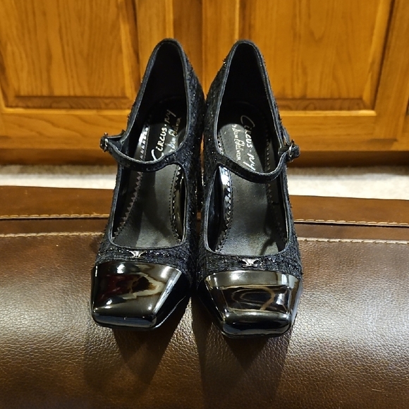 Sam Edelman Black Patent Mary Jane Heels - Picture 2 of 8